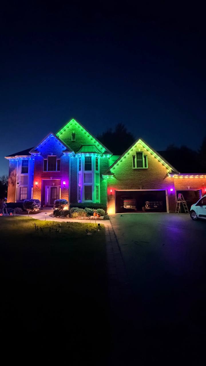 Roof and gutter lighting